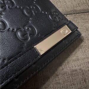 Display Gucci Black Leather Bifold Wallet